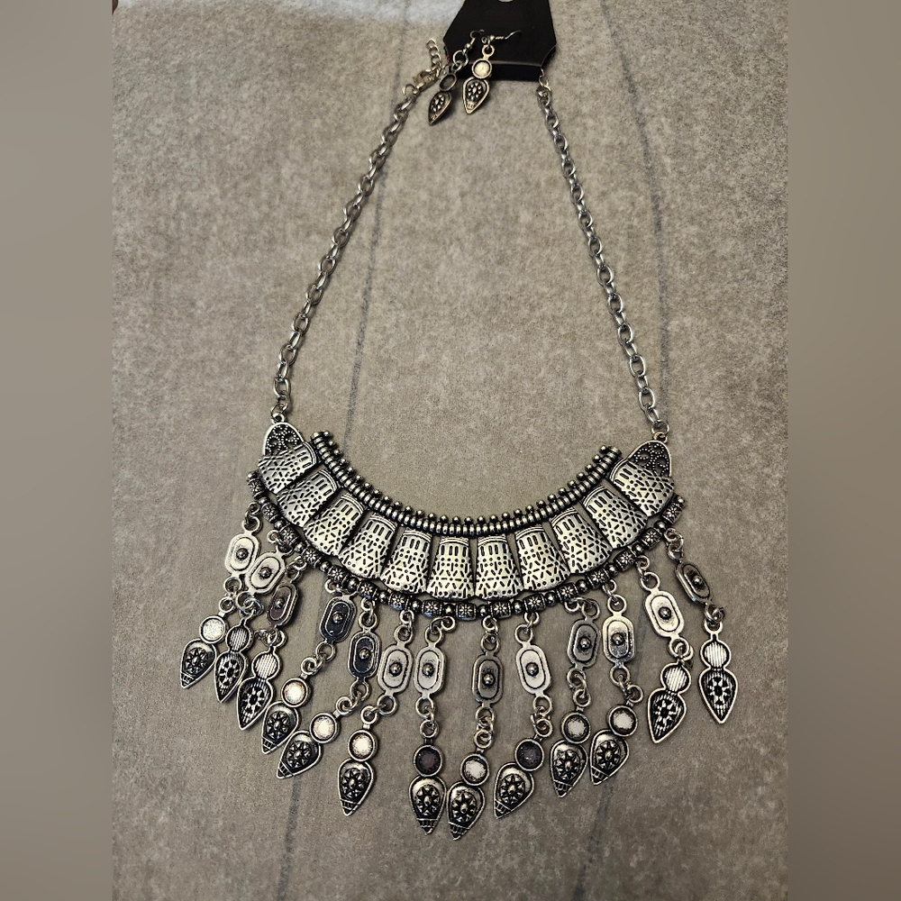 Elegant Silver Statement Necklace